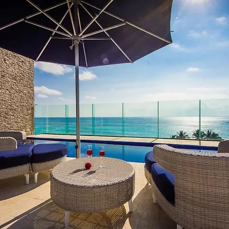 5Th Avenue Quiet Luxury With Jacuzzi Beachfront