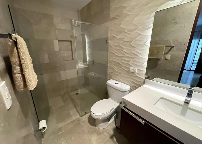 5th Avenue Quiet Luxury With Jacuzzi Beachfront